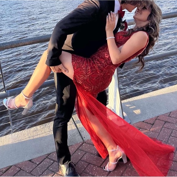 Red Jovani prom dress - Picture 5 of 8